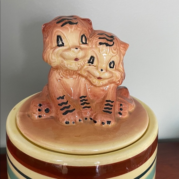 Robinson Ransbottom Pottery Striped Ceramic Cookie Jar with Tiger Cub Lid - Picture 2 of 8